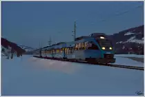 In der Abendd�mmerung f�hrt der neue Werbetalent 4024 128  Voestalpine skygate  als Shuttlezug der Alpinen Ski WM 2013 in Schladming, von Haus im Ennstal nach Schladming.
Lehen 10.2.2013