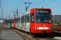 B-Wagen 2215 kurz vor der Haltestelle  IKEA Am Butzweilerhof  am 10.02.2013.