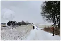 Am 10.2.13 war dann auch 93.1420 wieder fit. Sie bespannte zusammen mit 92.2271 als Vorspann einen Fotozug von Zwettl nach Waldhausen. Die Aufnahme zeigt den Zug  auf der H�he vom Rudmannser Teich mit Blick auf Ratschenhof n�chst Zwettl.

http://www.lokalbahnverein.at/deutsch/index.php
http://www.landesbahn.at/