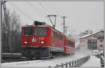 Das ist kein 1.Klasse Regionalzug, sondern ein Gterzug ohne entsprechende Last. Ge 5/6 II 707  Scuol  mit einem A zwischen Igis und Zizers. (12.02.2013)