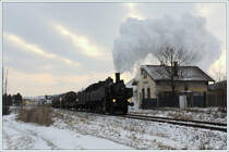 93.1420 mit ihrem SGAG 14500 von Korneuburg nach Ernstbrunn am 11.2.2013 am bei der Ausfahrt aus Karnabrunn.

http://www.landesbahn.at/
