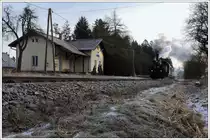 92.2271 vom MLV bei der Einfahrt in Gro� Globnitz als NF 95388. Hier noch einmal einen herzlichen Dank an einige Mitglieder des MLV, die stilecht gekleidet diese Bahnhofszenerie belebt haben.

http://www.lokalbahnverein.at/deutsch/index.php

