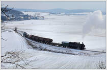 93.1420 vom Verein Neue Landesbahn mit ihrem SGAG 14500 von Korneuburg nach Ernstbrunn am 11.2.2013 am Mollmannsdorfer Berg.

http://www.landesbahn.at/ 