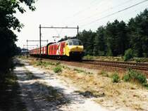 Eine Motorpost mit Postzug 51091 Amersfoort-Zwolle bei Nunspeet am 30-7-1991. Bild und scan: Date Jan de Vries.

