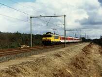 1648 mit EC 146 Kln Hbf-Amsterdam CS bei Ginkel am 31-3-1996. Bild und scan: Date Jan de Vries.