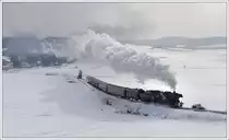 Nat�rlich durfte in weiterer Folge eine Aufnahme am „Weinviertler Jingpeng-Pa�“ nicht fehlen. 52.100 vom Heizhaus Strasshof nimmt mit ihrem SR 14370 am 17.2.2013 die Steigung am Mollmannsdorfer Berg in Angriff. (Normalversion)

http://www.eisenbahnmuseum-heizhaus.com/