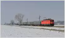 Unter dem Titel  WINTERDAMPF & KULINARIK  wurde von den �BB Erlebnisbahn am 17.2.2013 von Wien FJBf ausgehend Sonderzug SR 14370 nach Ernstbrunn in Verkehr gesetzt. Bis Korneuburg war 1010 003 vom Club 1018 am Zug. Ab Korneuburg �bernahm dann 52.100 vom Heizhaus Strasshof den Zug. Die Aufnahme zeigt den Zug in Gaisruck.

http://www.club1018.at/