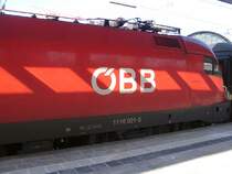 Detailaufnahme des neuen �BB - Schriftzuges auf 1116 021-5 am 16.02.2003 in FFM Hbf vor EC Johannes Strau� nach Wien