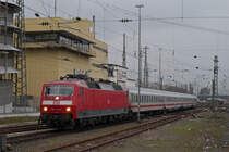 120 146-6 mit IC 2054 in Mannheim. (20.02.2013)