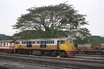 GEK 4021 (Co'Co', de, General Electric, Bj.1963, Fab.Nr. 34870) am 06.Jnner 2013 als Verschubreserve im Bf. Thung Song Junction.

