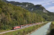 De 110 021 mit IR2220 am 25.09.2012 bei Brienzwiler