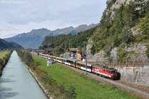 De 110 022 mit IR2221 am 25.09.2012 in Brienzwiler