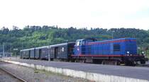 BB 63121 bespannt hat am 23.5.1998 im Bahnhof Givet einen Museum Zug
bespannt und wird in Krze nach Dinant in Belgien abfahren.