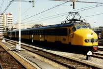 Mat ’54 761 auf Bahnhof Groningen am 16-5-1995. Bild und scan: Date Jan de Vries.