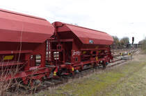 Einige Schttgutwagen waren am 20.02.2013 in Bous/Saar abgestellt. Z.B. 3 RIV 7F - ERSA 731 110-2 ds.
Die Tds gehren zur Firma ERMEWA. Diese Wagen waren mit der Anschrift der Niederlassung in Berlin beschriftet.
Die ERMEWA ist eine 100% Tochter der SNCF, der Ursprung der Firma lag in der Schweiz.