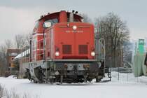 Nach abstellen des Wagens auf Gleis 3 setzt sich die Nebenfahrt wieder richtung Weiche 1G (Anschluss zur GKB ) in Bewegung. Gleinsttten am 21.02.2013