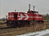 Hier wartet die DE 74 der HGK darauf, an den vor wenigen Minuten von 185 697-0 gebrachten Aluzug aus Northeim rangieren zu knnen, um ihn dann in die Aluhtte zu schleppen. 23.2.2013