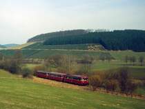 Auf dem Weg nach Schmallenberg entstand bei Frielinghausen diese Aufnahme des 796 690, 996 299 und 796 802 am 08.02.1998
