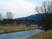 Die letzte Befahrung der Ruhrbrcke bei Wennemen mit 796 690, 996 299 und 796 802 am 08.02.1998. Heute befindet sich hier fr den neuen Radweg ein Neubau. 