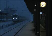 Im dsteren Winter - Morgengrauen des 23. Februar 2013 hielt ich ICE 228 
(Wien West-Frankfurt/Main) bei der Durchfahrt in Wien Htteldorf fest. 