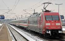 101 110 schob am 21.02.13 den IC 2356 Richtung Frankfurt(M) aus Bitterfeld heraus.