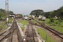 Sdlicher Einfahrtsbereich des Bf. Thung Song Junction, Blickrichtung Bangkok, am 07.Jnner 2013. Links unten das Gleis der Strecke nach Kantang.

