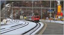 Die Ge 6/6 II 706  Disentis/Mustr  schleppt den Berninatriebwagen ABe 4/4 III 55  Diavolezza  von Landquart nach Pontresina und legt in Reichenau-Tamins einen kurzen Distanzhalt ein. (15.02.2013)