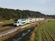Ein Westbahn KISS nach Freilassing am 24.12.2012 unterwegs bei Pndorf.