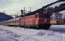 San Candido / Innichen am 21.1.1991
�BB Elektrolok 1044.104 hat den Puztatal Express 433 �bernommen und f�hrt nun
in Richtung Zielbahnhof Lienz aus. 