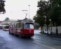 Stra�enbahn in Wien.

Triebwagen 4055 vom Typ E2 auf der Linie 60 vom Schlo� Sch�nbrunn nach Rodaun.

16.08.2003
