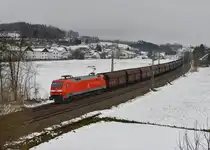 152 037 mit einem Kohlezug am 27.02.2013 bei Ergoldsbach.