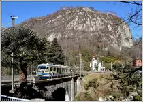 R311 mit ABe 4/6 53 auf der Maggiabr�cke in Ponte Brolla. (15.02.2013)