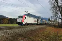 Am 10.11.2012 war KV 185 664 mit einer 186er + KLV-Zug bei Brixlegg auf dem Weg zum Brenner.