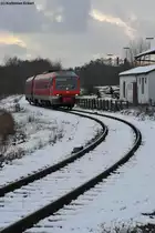 610 010 mit dem RE 3521 von N�rnberg Hbf nach Neustadt (Waldnaab) kurz vor der Endstation, 30.11.2012