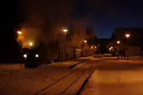 Bahnhof Drei Annen Hohne am Abend des 25.01.2013. Auf Gleis 2 steht 99 7237 mit P8936 vom Brocken zur Weiterfahrt nach Wernigerode bereit.