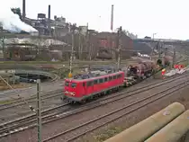 139 132 mit Fl�ssigeisen nach V�lklingen am 28.2.13 bei der Ausfahrt aus der Dillinger H�tte.