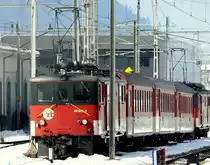 Zentralbahn De 110 002-3 mit Pendelzug abgestellt in Bahnhof Meiringen am 23.02.2013.