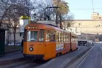 Tram 7007 der Linie 19 steht am 10.1.2006 abfahrbereit in Rom am
Piazza del Risorgimento.