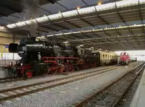 Am 02.03.13 hatte die L�bauer 52 8080-5 ihre letzte Fahrt nach Chemnitz, hier in Chemnitz Hbf. Schublok war 112 331-4.