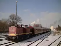 Am 02.03.13 hatte die L�bauer 52 8080-5 ihre letzte Fahrt nach Chemnitz, hier in Chemnitz S�d Bahnhof von einer Verladerampe. Schublok war 112 331-4.