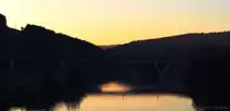 Die Mainbr�cke der SFS W�rzburg-Hannover in Gem�nden, nach Sonnenuntergang (02.03.2013)