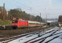 101 131-1 zieht am 02. M�rz 2013 eine ehemalige Metropolitan Garnitur als ICE 1003 durch Kronach.