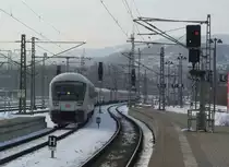 Eine doppelte IC-Garnitur durchf�hrt am 02. M�rz 2013 den Bahnhof Saalfeld (Saale).