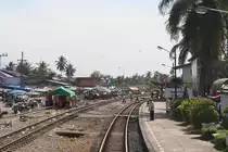 Bf. Khlong Chan-Di, Blickrichtung Thung Song Jn., am 07.J�nner 2013. 

