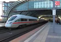 Der Tz 1506 (415 006-6)  Kassel  als ICE 1539 von K�ln Hbf, der zweite Teil aus D�sseldorf Hbf nach Berlin Ostbahnhof am 01.03.2013 am Gleis 12 in Berlin Hbf. 