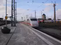 401 052-6 erreicht am 03.03.2013 mit einer leichten Versp�tung von 5 Minuten den Bremer Hauptbahnhof mit ICE 1129 nach N�rnberg. 