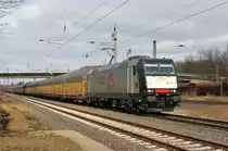 Am 3.M�rz 2013 war TXL 185 407 in Elze mit einem ARS-Altmann-Zug auf dem Weg Richtung S�den.
