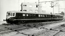 Luxemburg, Bahnhof Bettemburg, luxemburgischer Doppeltriebwagen  Westwaggon  Serie Z200. Die CFL kauften 8 Doppeltriebwagen mit 400PS und einer maximalen Geschindigkeit von 105 km/h. Lieferung: 1956-1957. Ausmusterung: 1994 abgeschlossen. Scan eines Scharz-Weiss-Fotos aus dem Jahr 1970.
