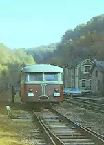 Luxemburg, Museumseisenbahn im Industrie- und Eisenbahnpark Fond-de-Gras. Die CFL kauften 1951 zehn Motorwagen (VT 95 911) und zehn Beiwagen der UERDINGEN Prototyp-Serie, Z 151 bis Z 160 beziehungsweise 1051 bis 1060. Das Bild zeigt den ex CFL Z 151 kurz nach seiner Ankunft in Fond-de-Gras. Scan eines Farbbildes aus dem Jahr 1971.
