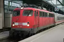 Lokportrait von 115 350-1, die kurz nach der Ankunft am 01.03.2013 mit dem Pbz 2460 (M�nchen Pasing - Stuttgart Hbf) im Endbahnhof stand.